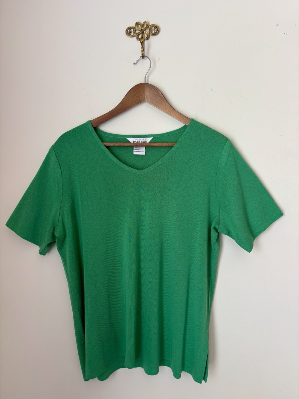 Misook Bright Green V Neck Short Sleeve Top Large